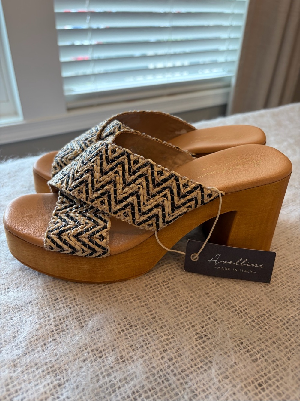 AVELLINI criss cross platform sandals Size 8 made in Italy  NWT Bohemian slip on
